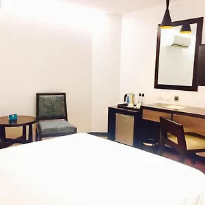 **** Hotel Century Philippines
